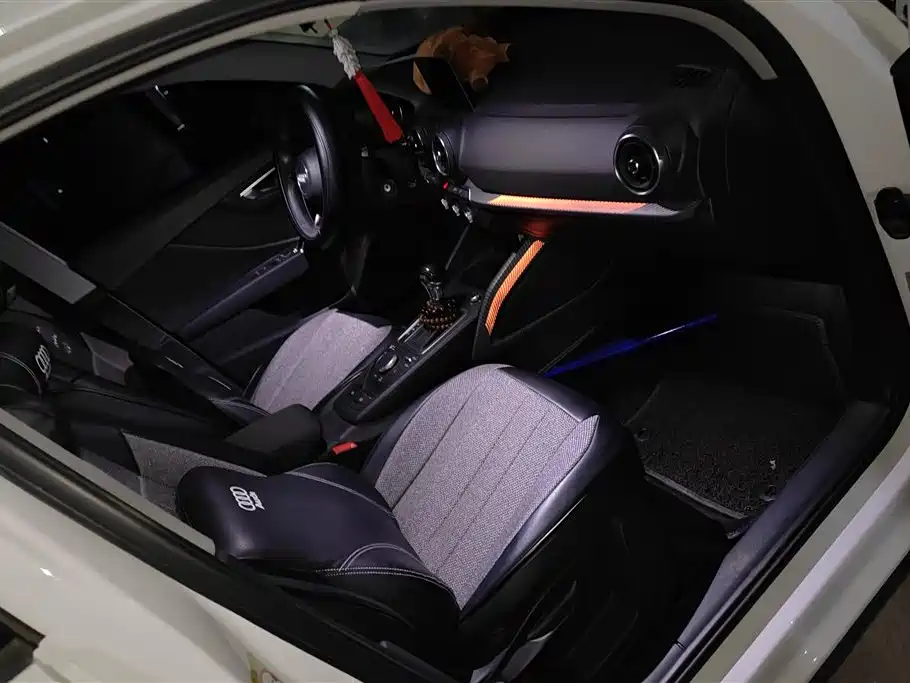 Audi Q2L Audi Q2L