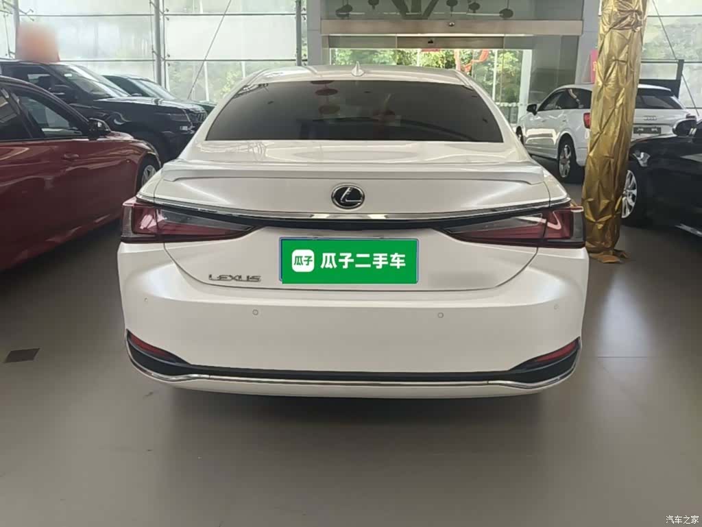 Lexus ES, 2020 4