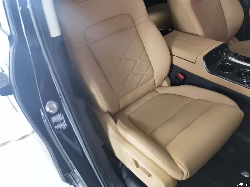Trumpchi E8, 2025 25