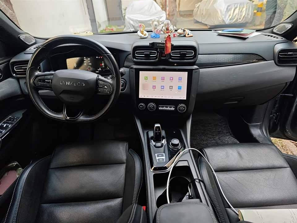 Lynk & Co 03