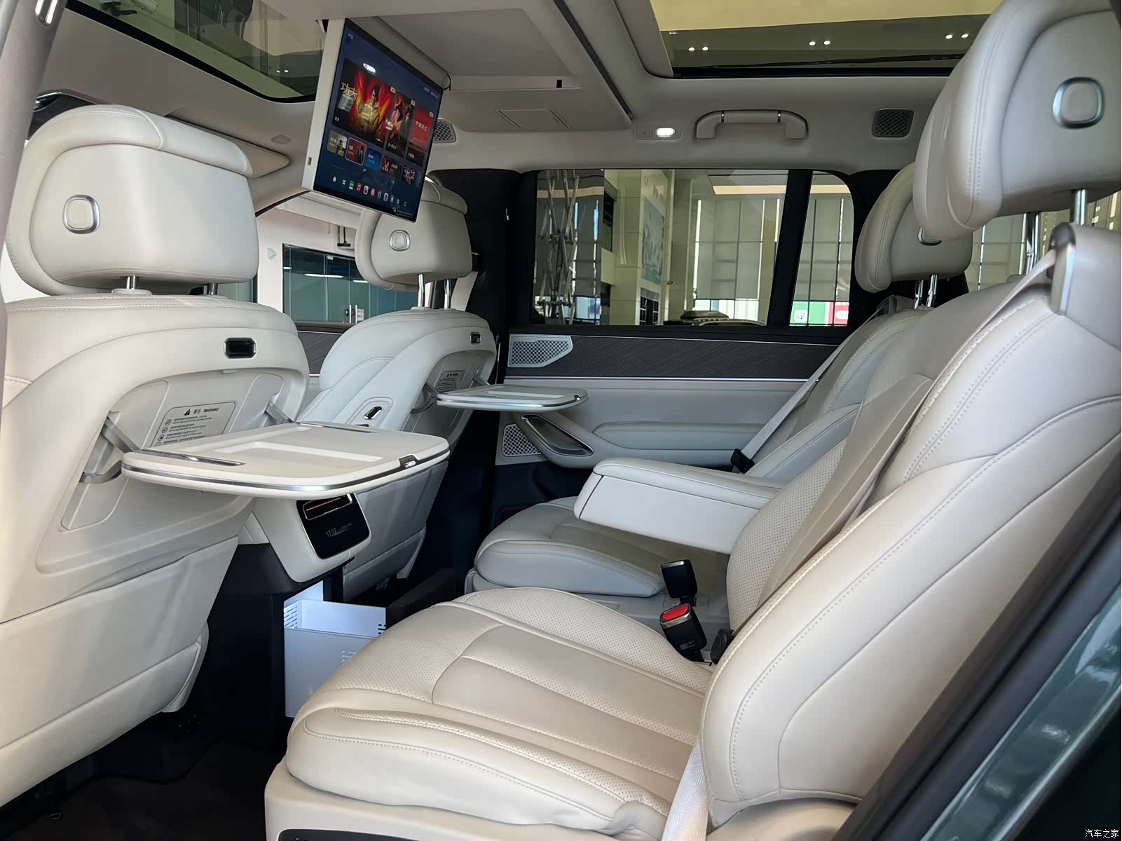 Denza N9, 2025 7