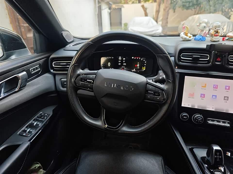Lynk & Co 03