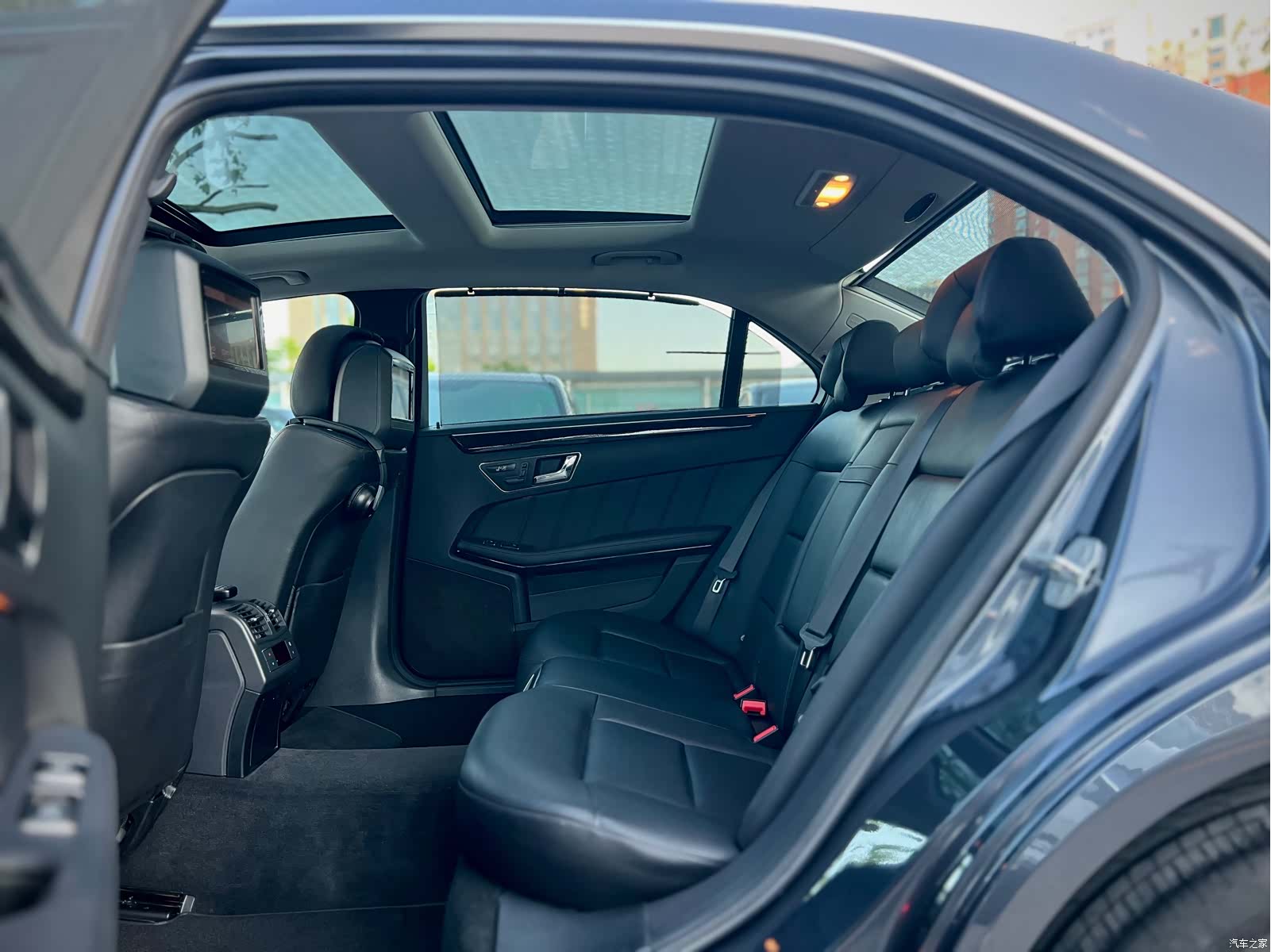 Mercedes-Benz E-Class, 2011 38
