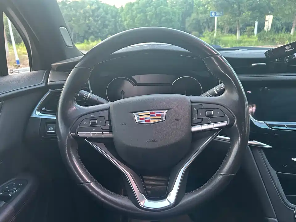 Cadillac XT6