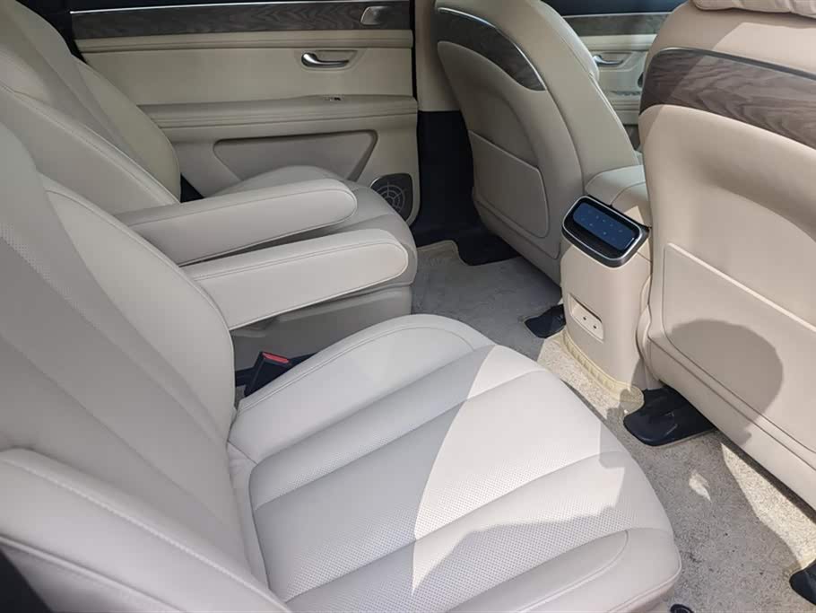 AITO Ask the world M7