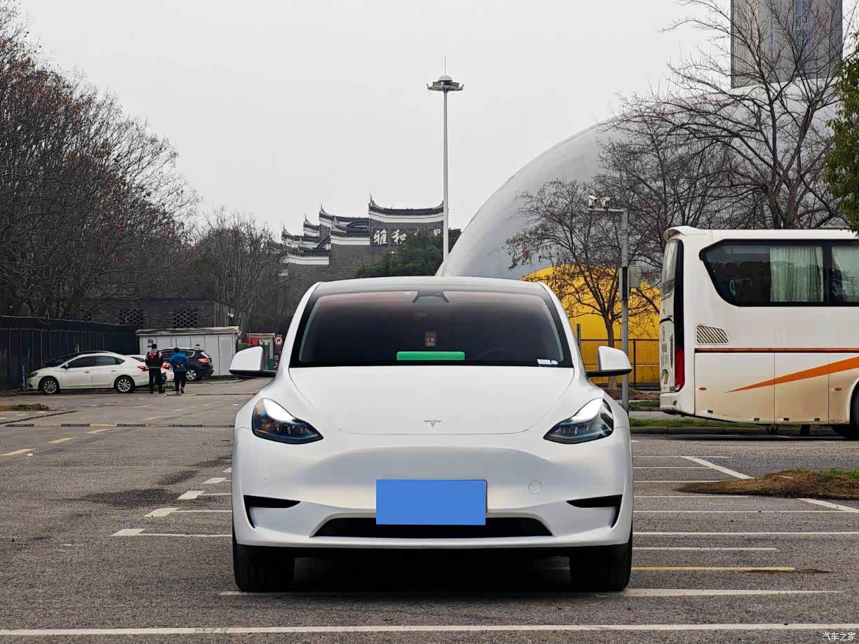 Tesla Model Y, 2023 2