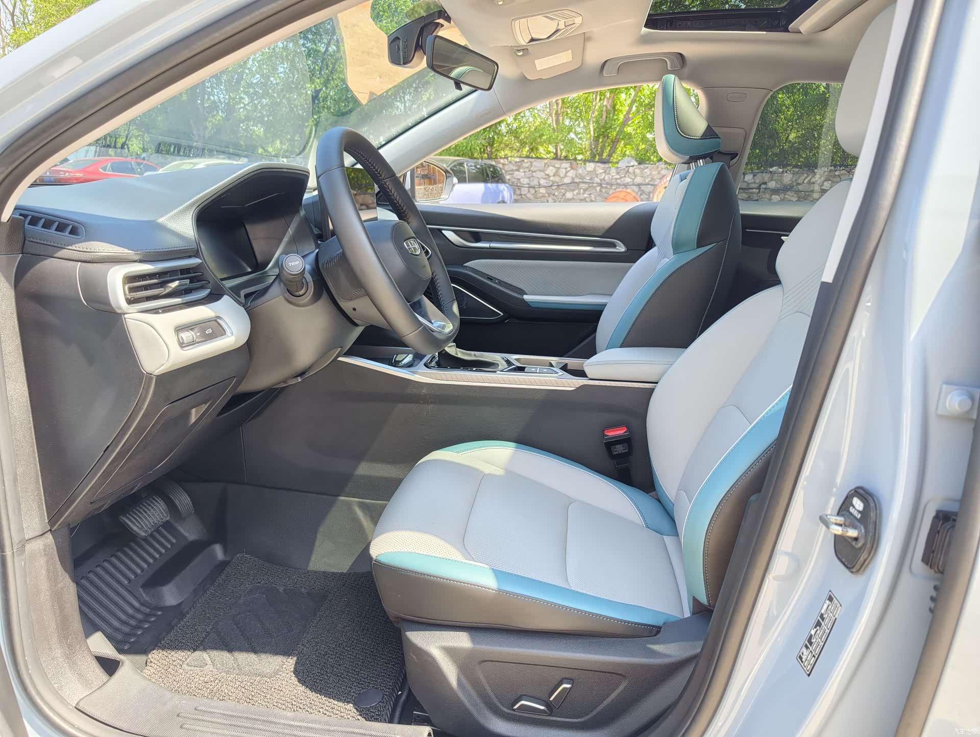 Geely Emgrand, 2024 4