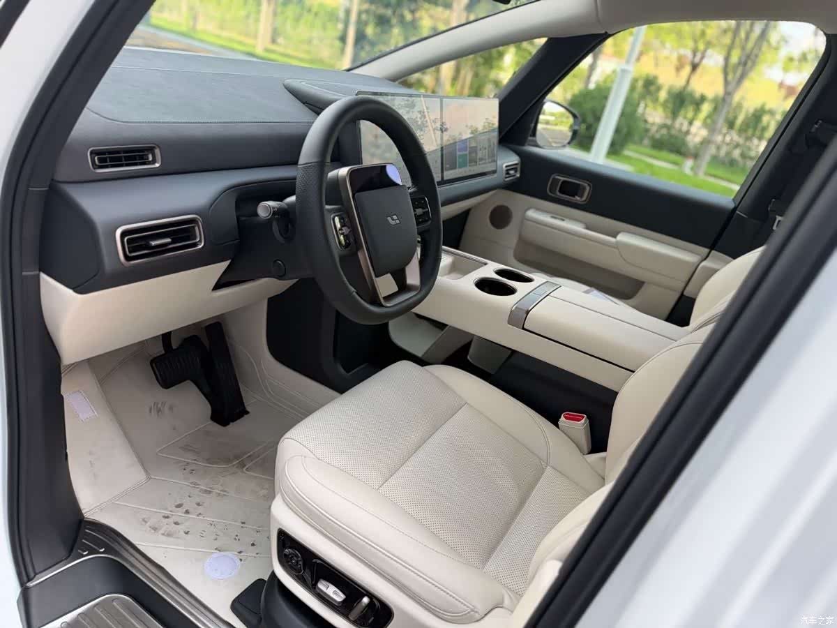 Li Auto MEGA, 2025 10