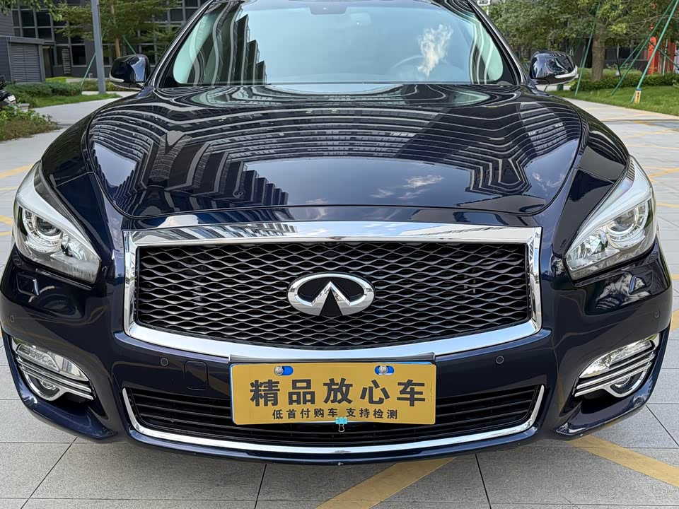 Infiniti Q70
