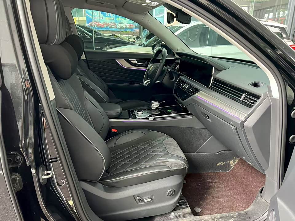 Hongqi HS5