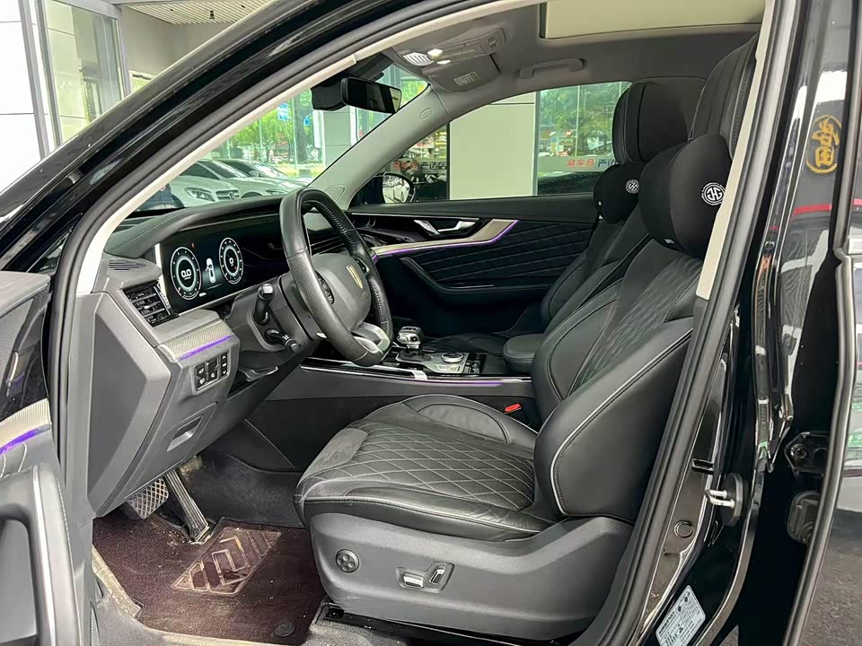 Hongqi HS5