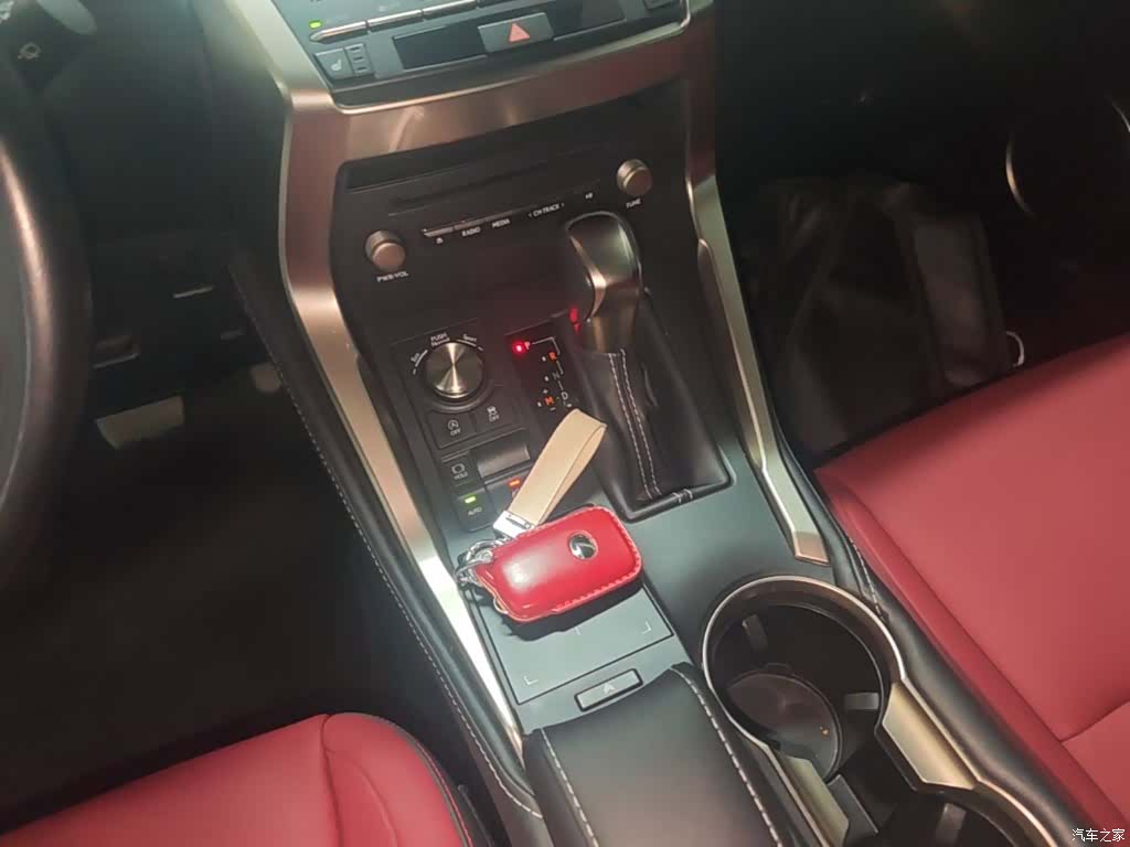 Lexus NX, 2019 14