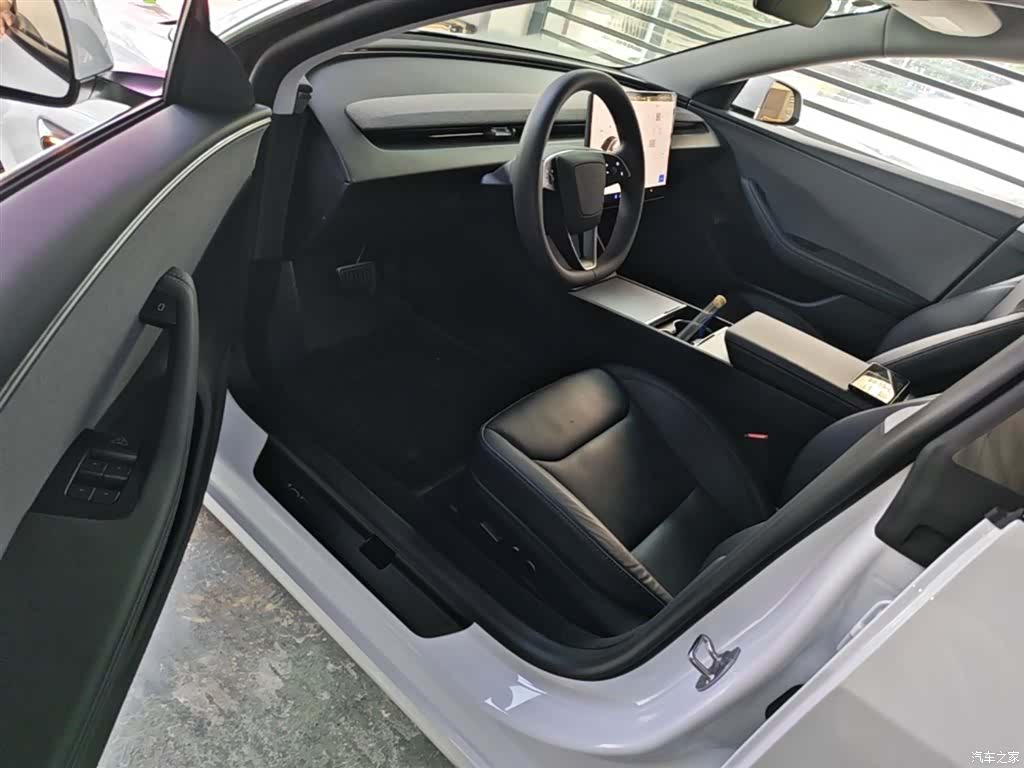 Tesla Model 3, 2025 16