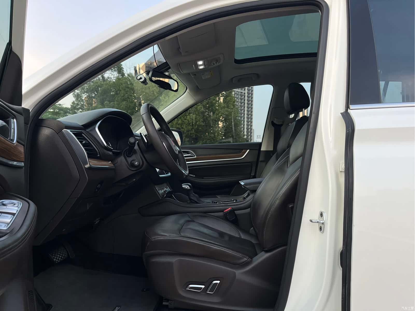 Roewe RX8, 2020 4