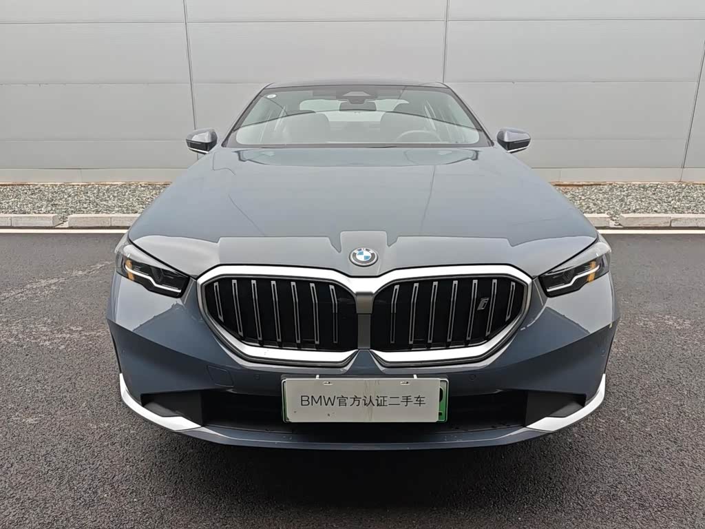 BMW i5