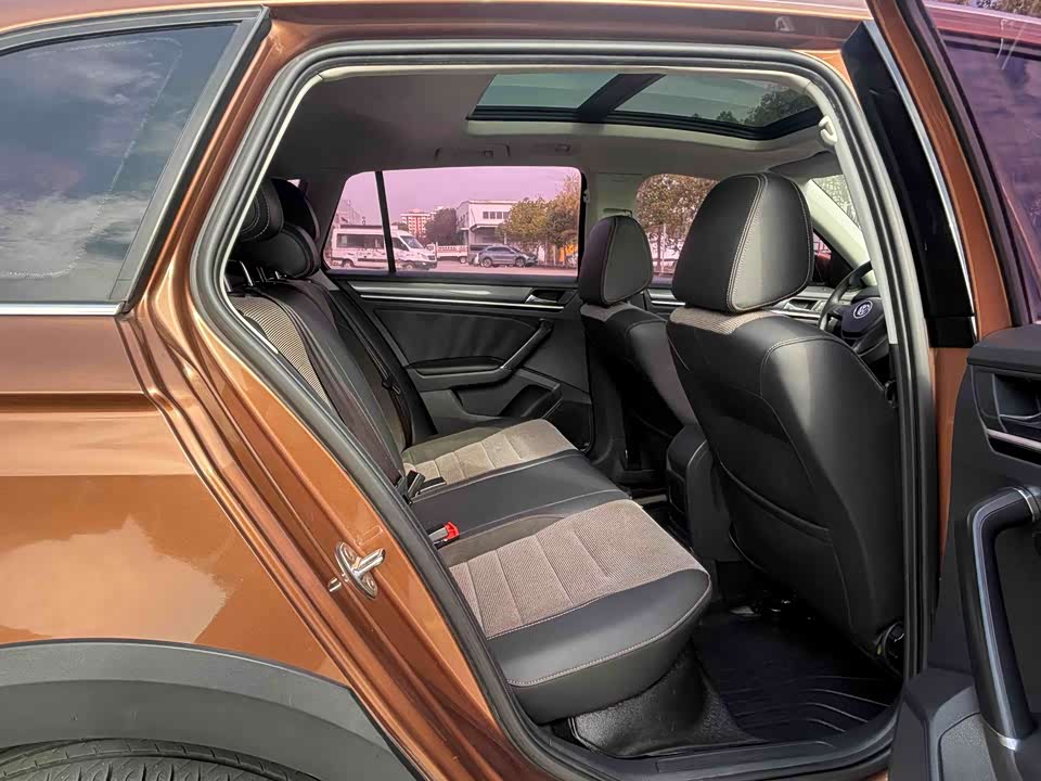 Volkswagen C-TREK Wei Collar