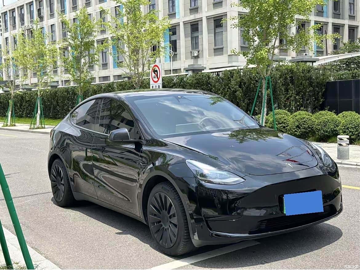Tesla Model Y, 2022 3