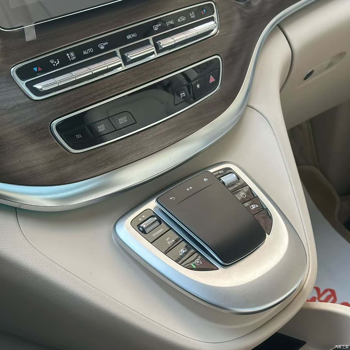 Mercedes-Benz V-Class, 2023 8
