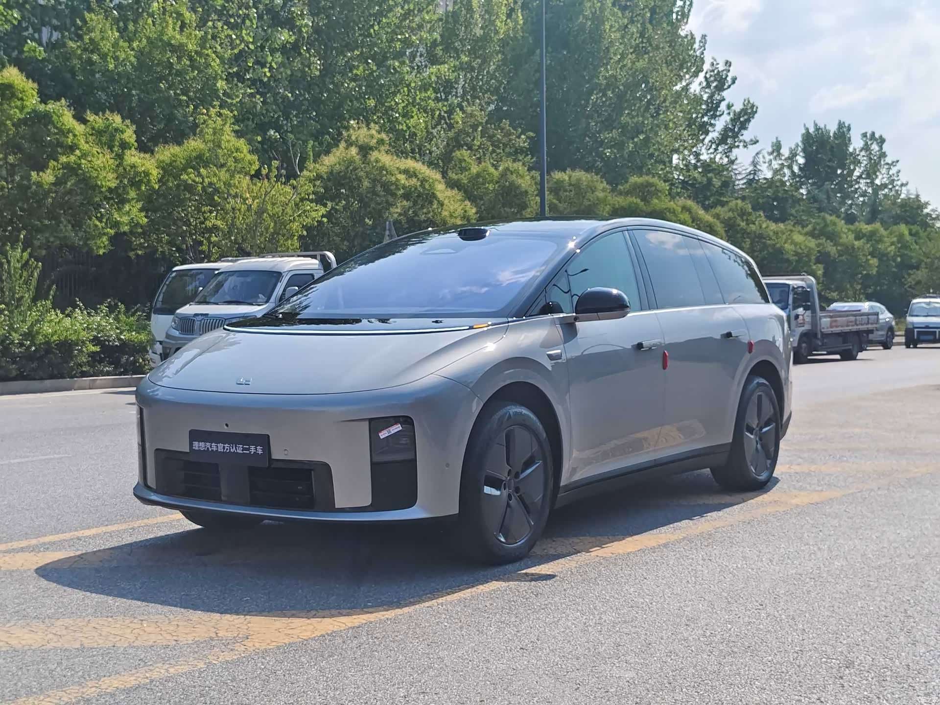 Li Auto i8