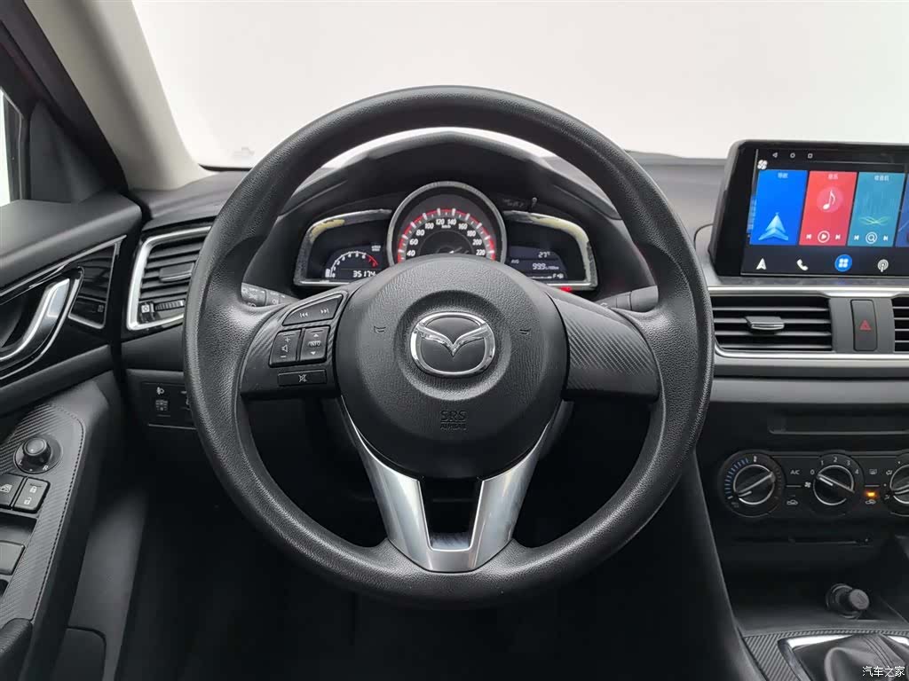 Mazda Mazda3, 2015 11