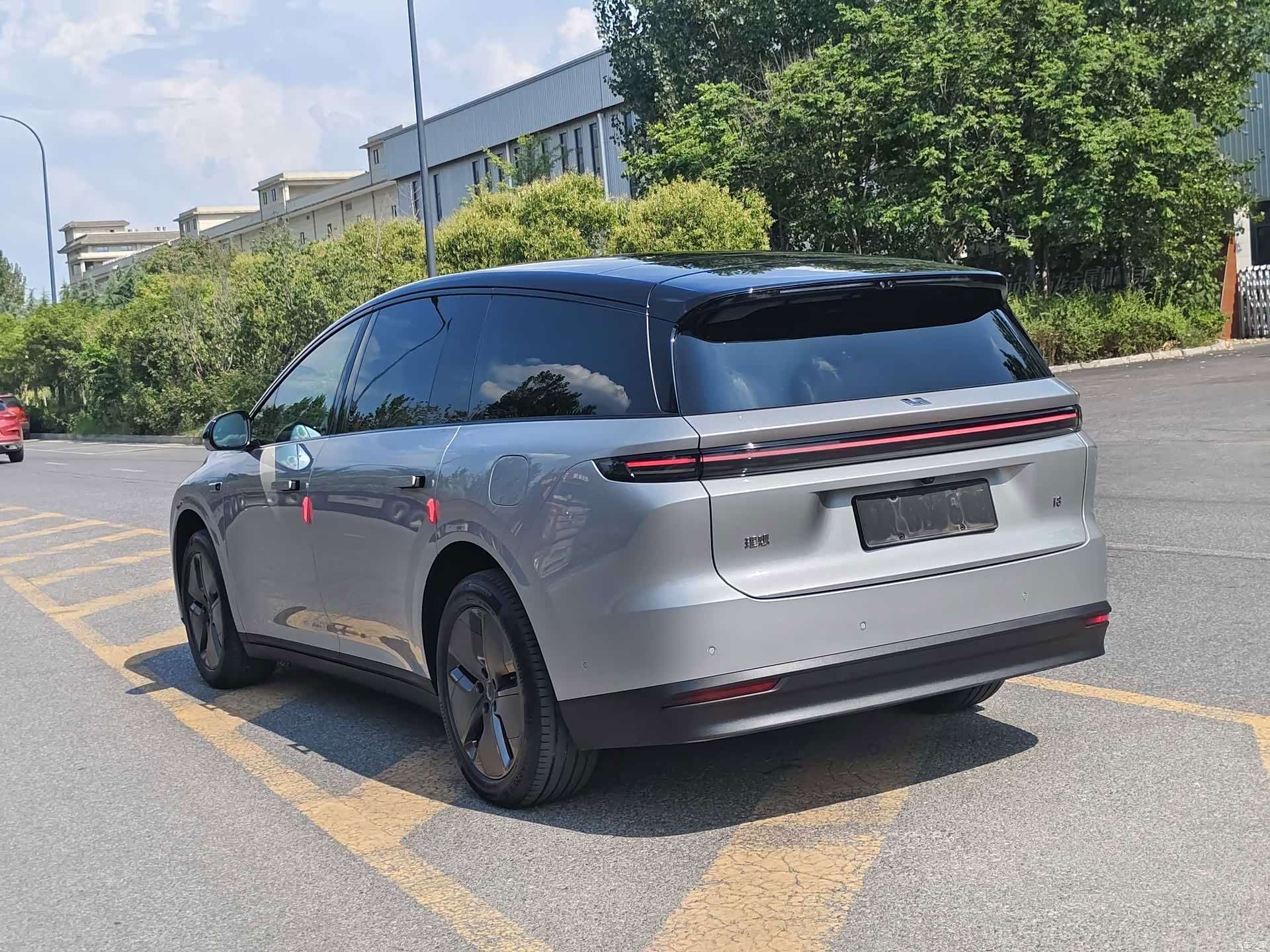 Li Auto i8, 2025 4