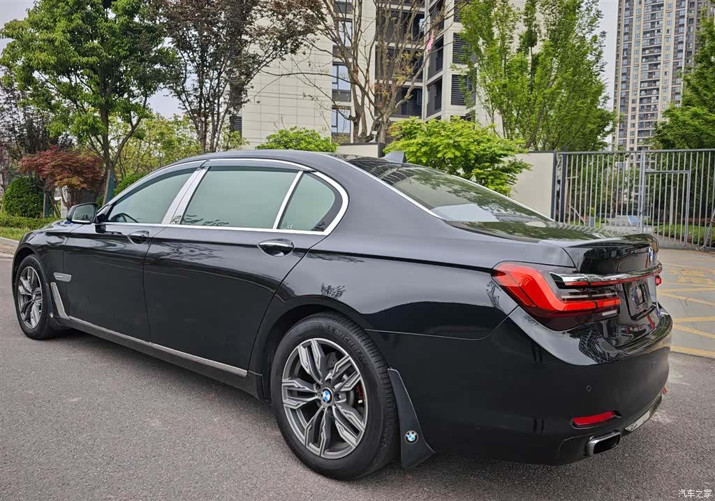 BMW 7 Series, 2011 4