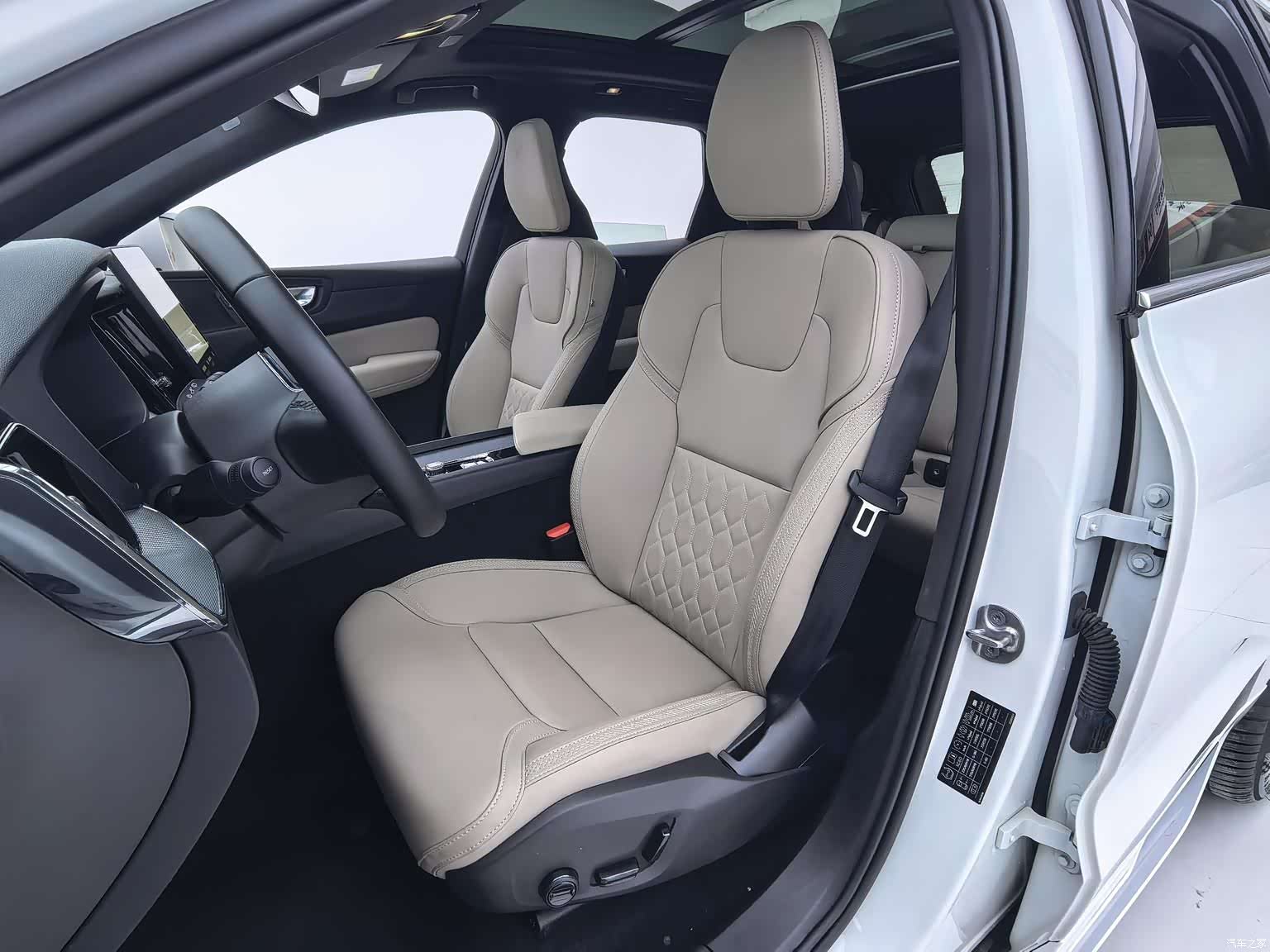 Volvo XC60, 2025 18