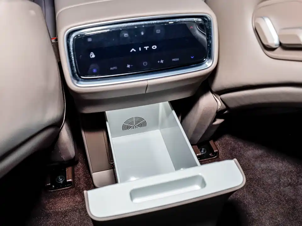 AITO Ask the world M9