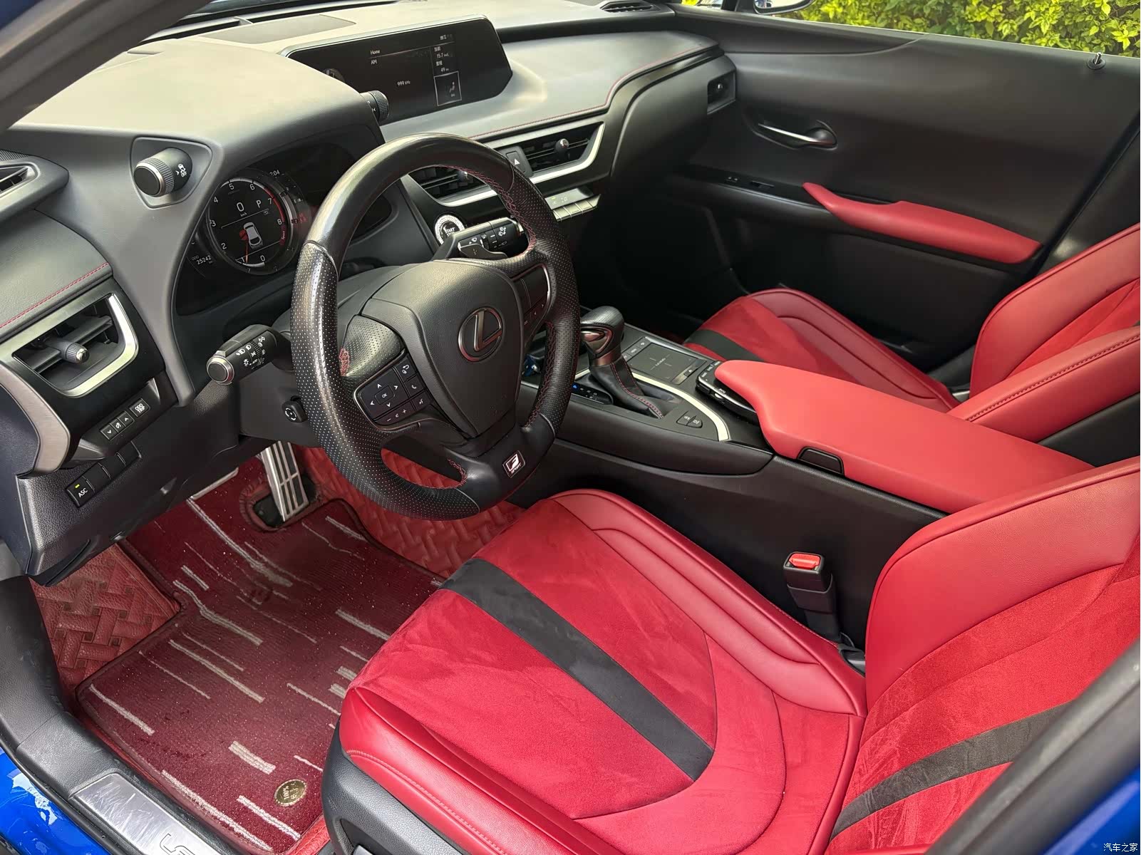 Lexus UX, 2020 4