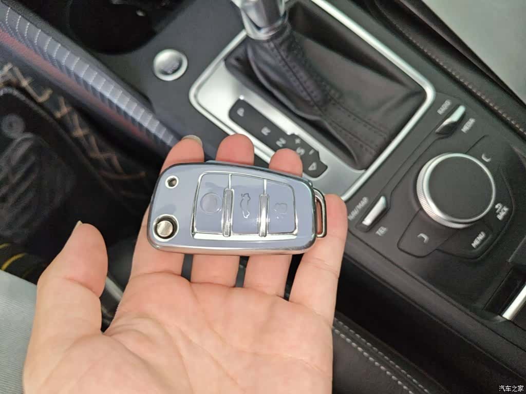 Audi Q2L, 2021 9