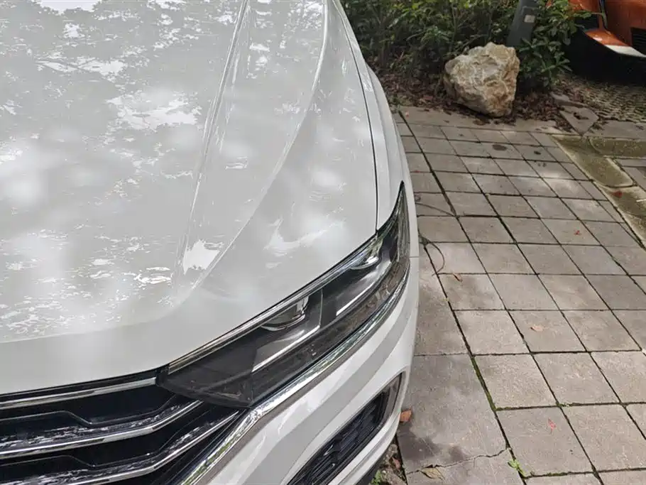 Volkswagen T-ROC exploring Songs