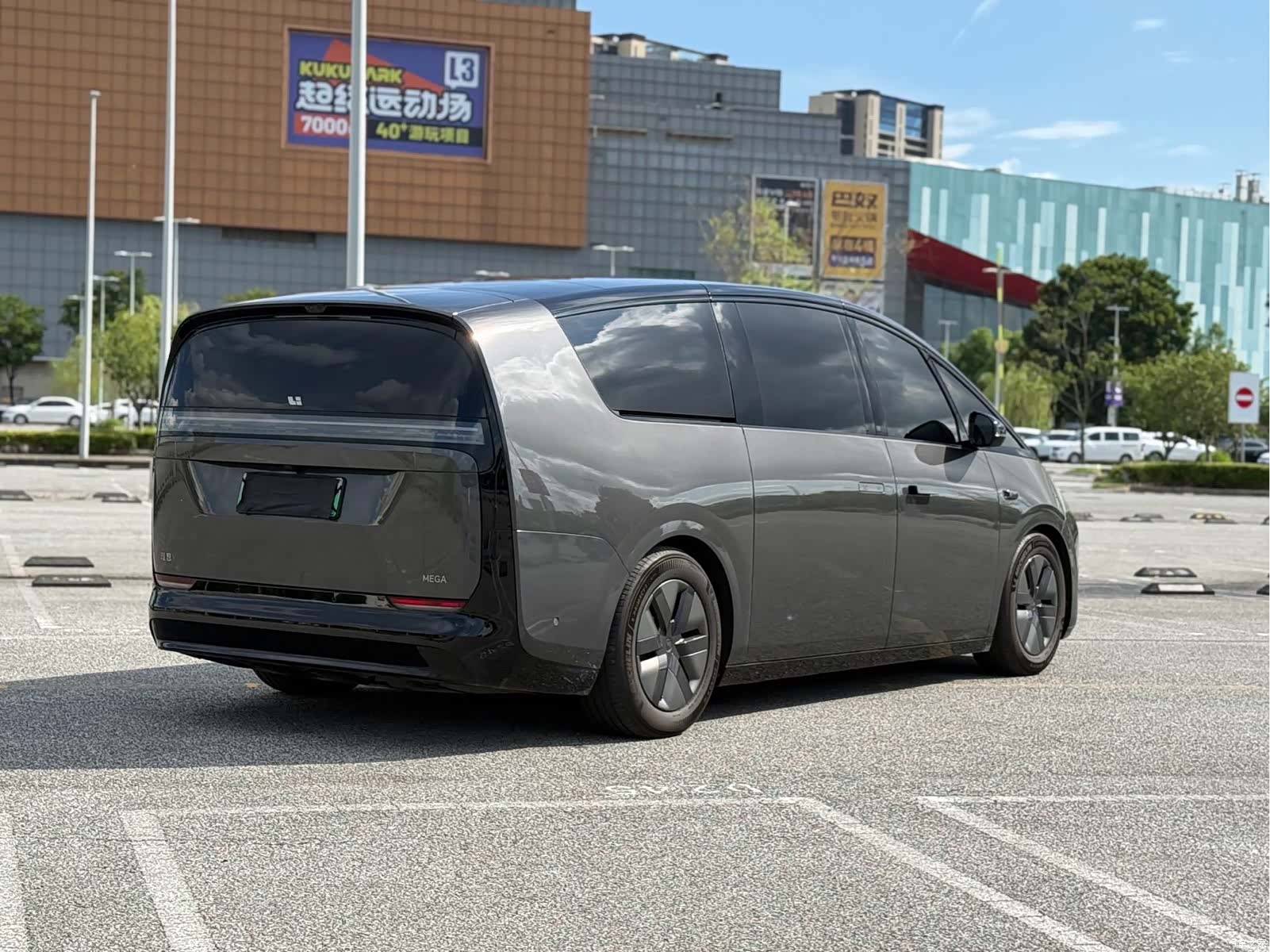 Li Auto MEGA, 2026 все фото