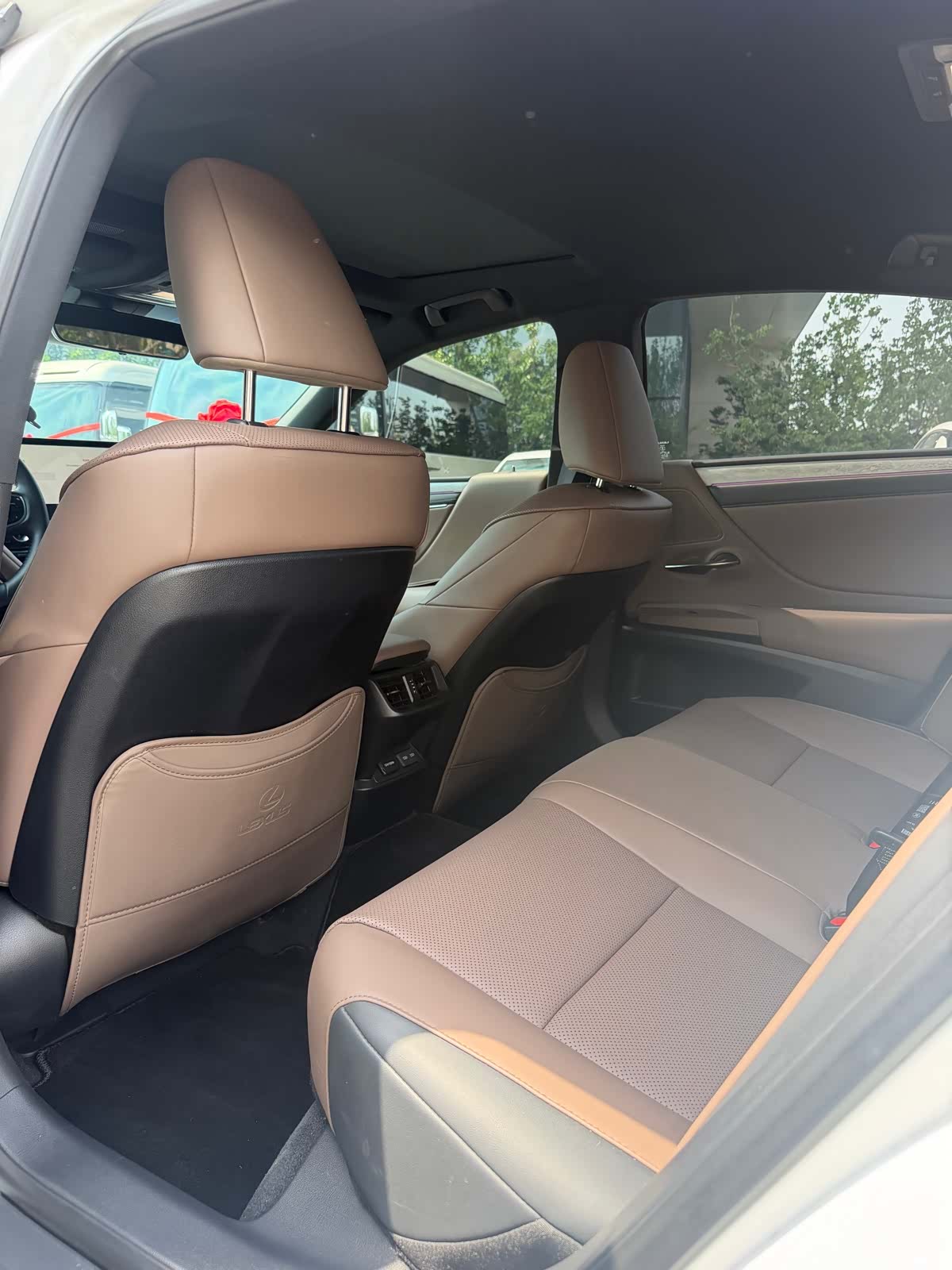 Lexus ES, 2026 11