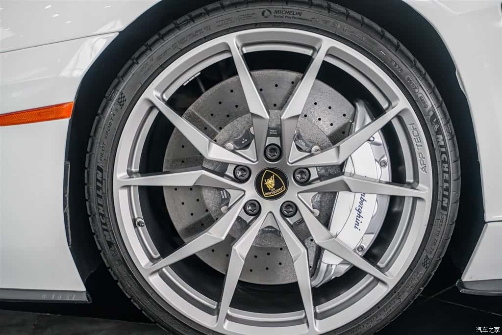 Lamborghini Aventador, 2019 16