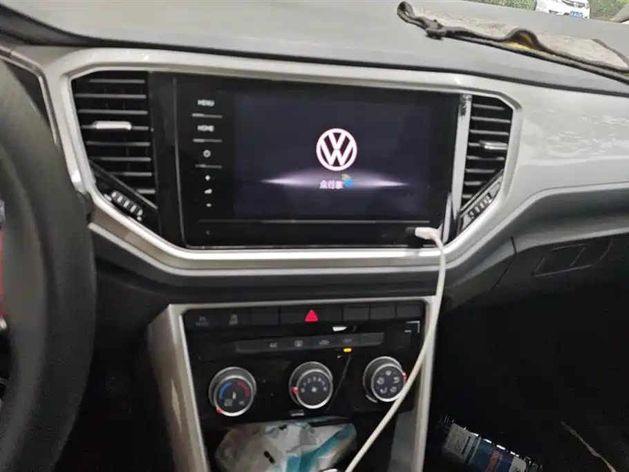 Volkswagen T-ROC exploring Songs