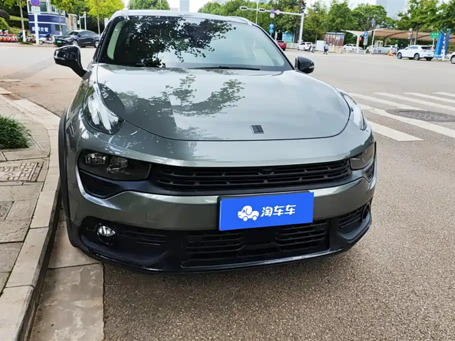 Lynk & Co 02