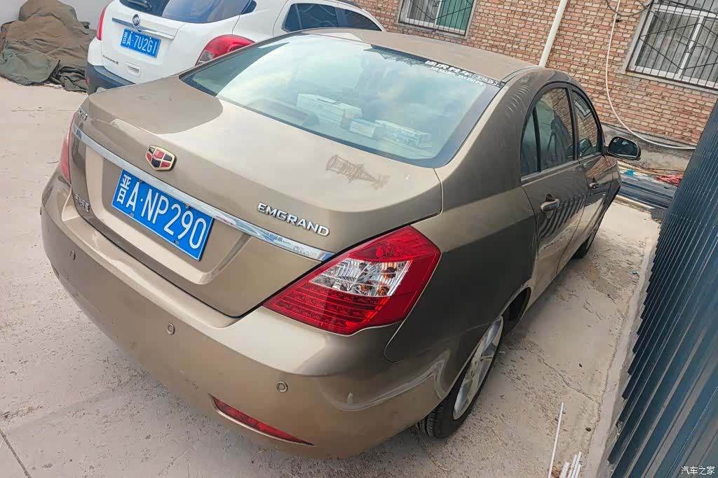 Geely Emgrand, 2012 3
