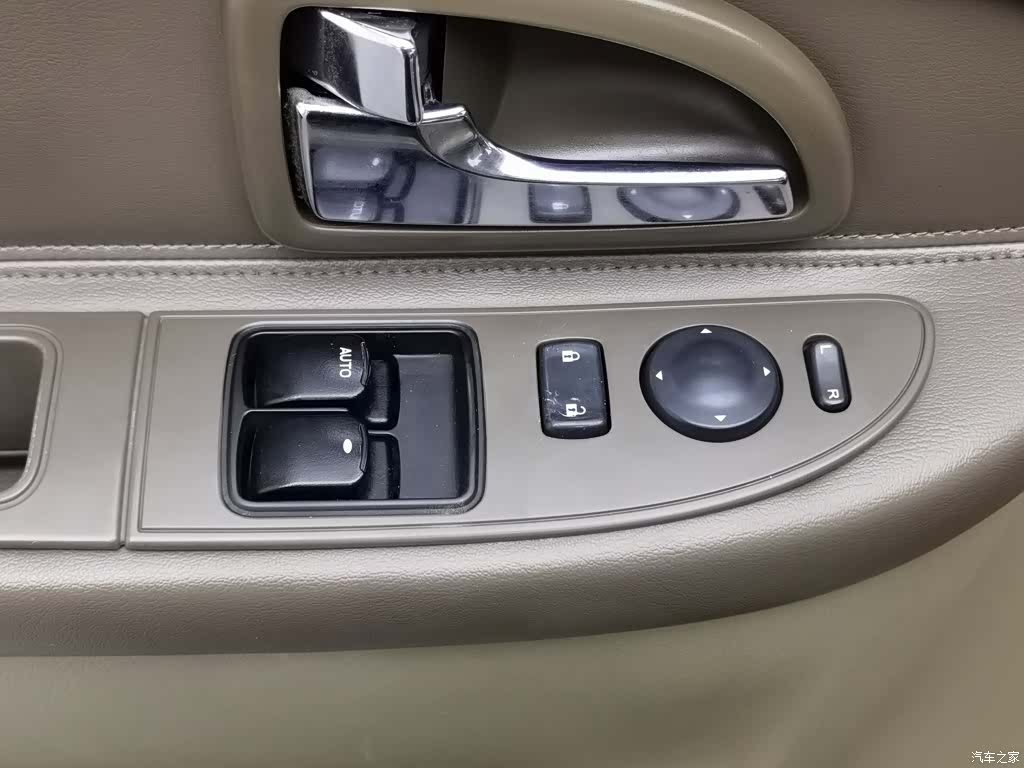 Buick GL8, 2015 9