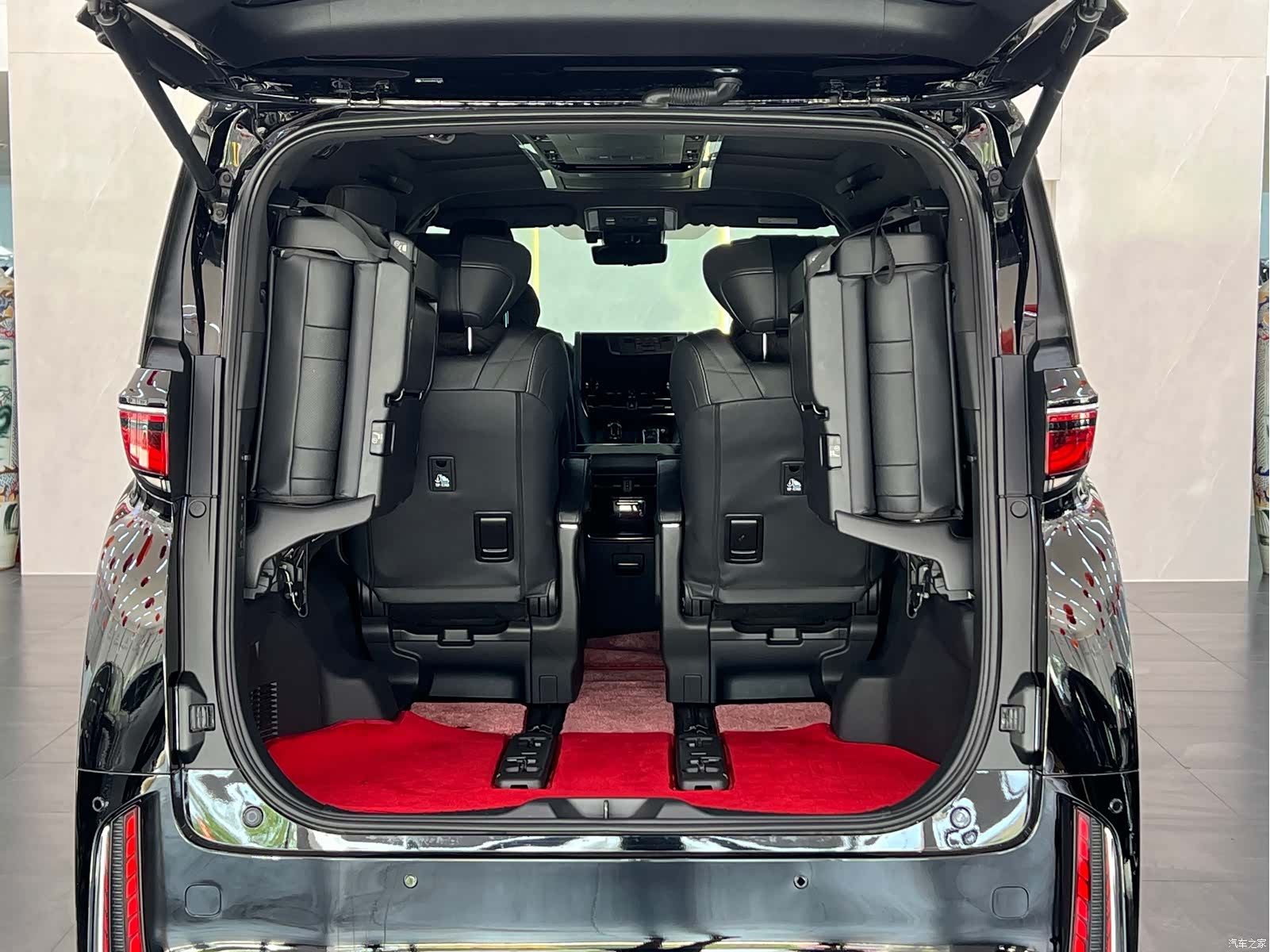 Toyota Vellfire, 2024 все фото