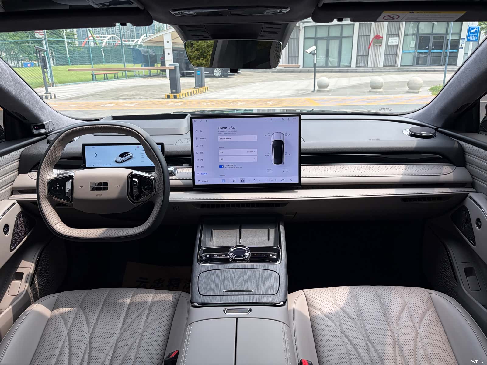 Geely 8, 2025 16