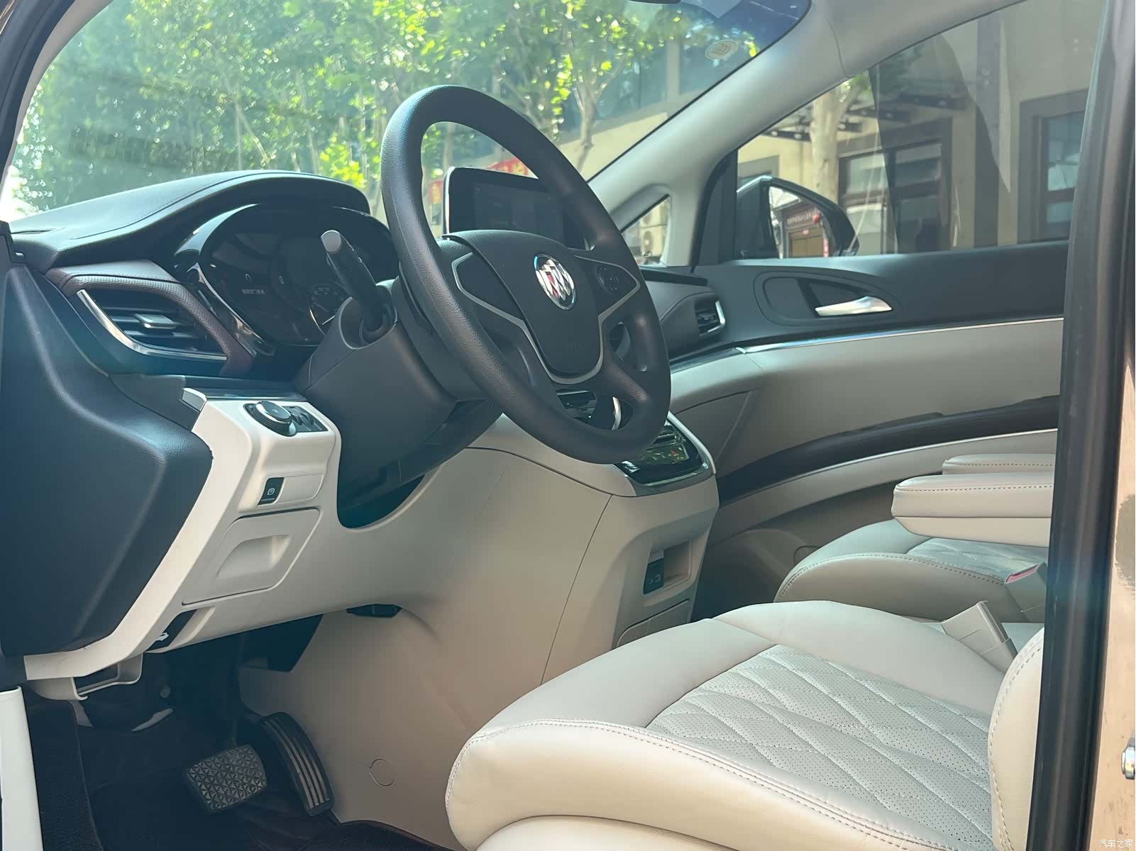 Buick GL8, 2022 8