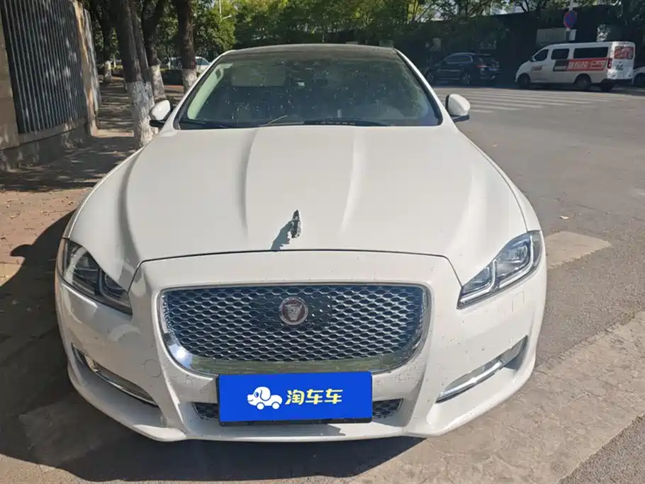 Jaguar XJ