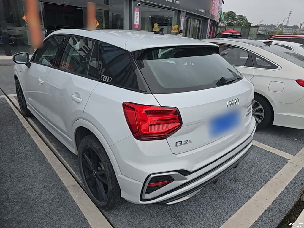 Audi Q2L, 2023 все фото