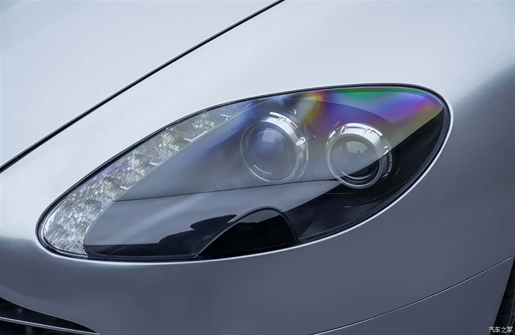 Aston Martin Vantage, 2011 8