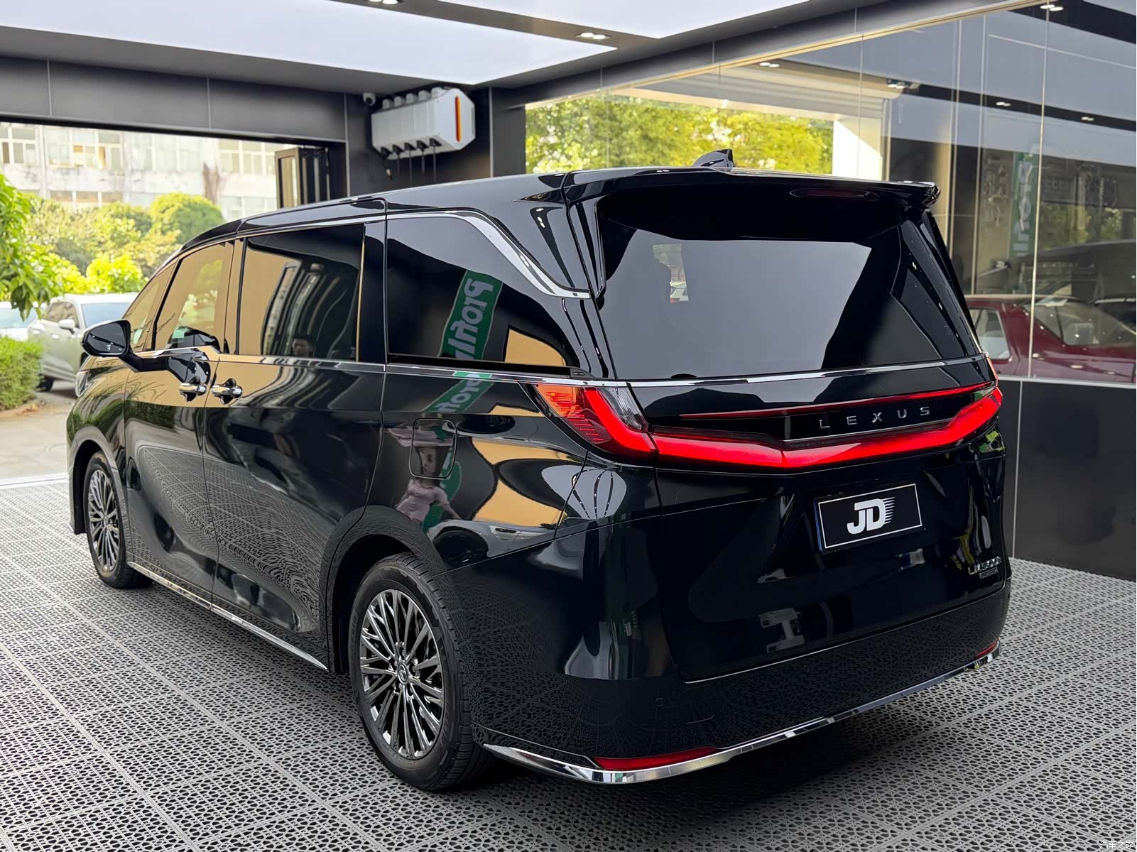 Lexus LM, 2024 все фото