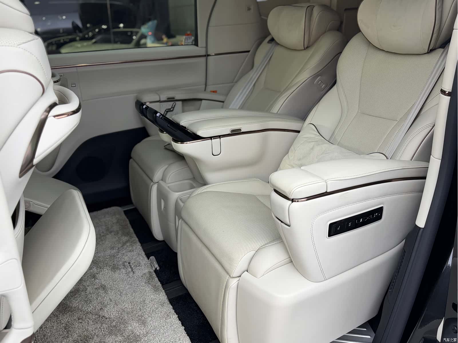 Lexus LM, 2024 9