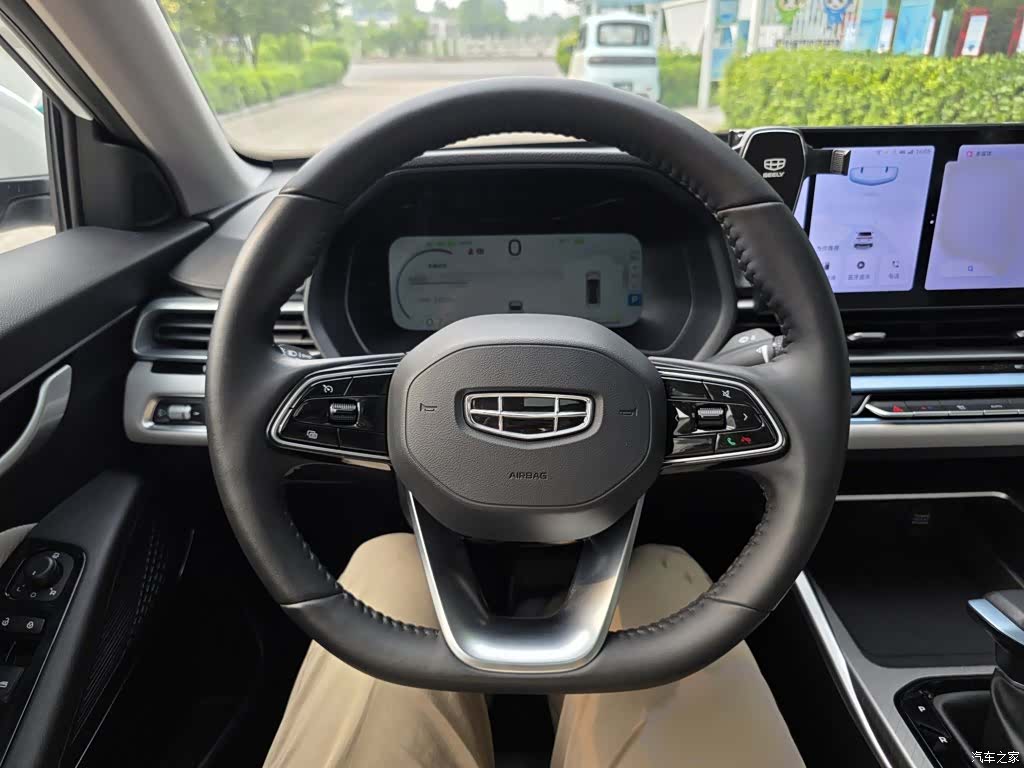 Geely Emgrand, 2024 16