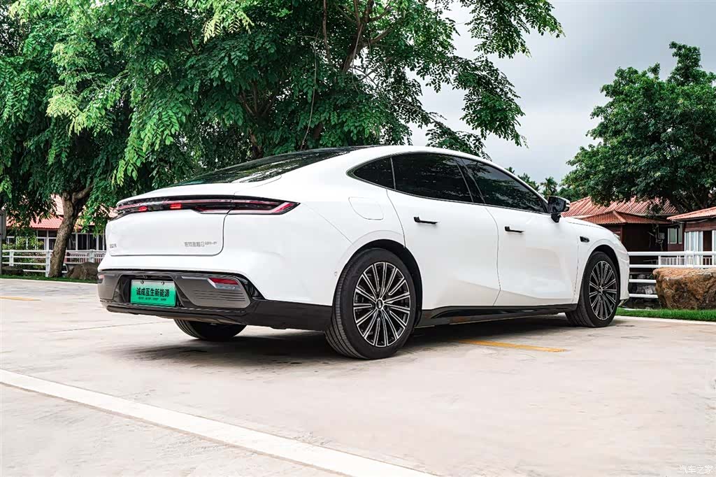 Geely 8, 2025 6