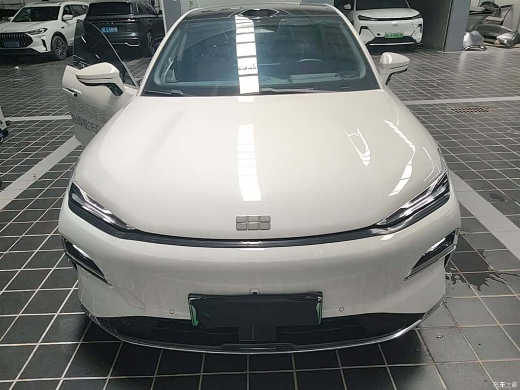 Geely 8, 2025 3