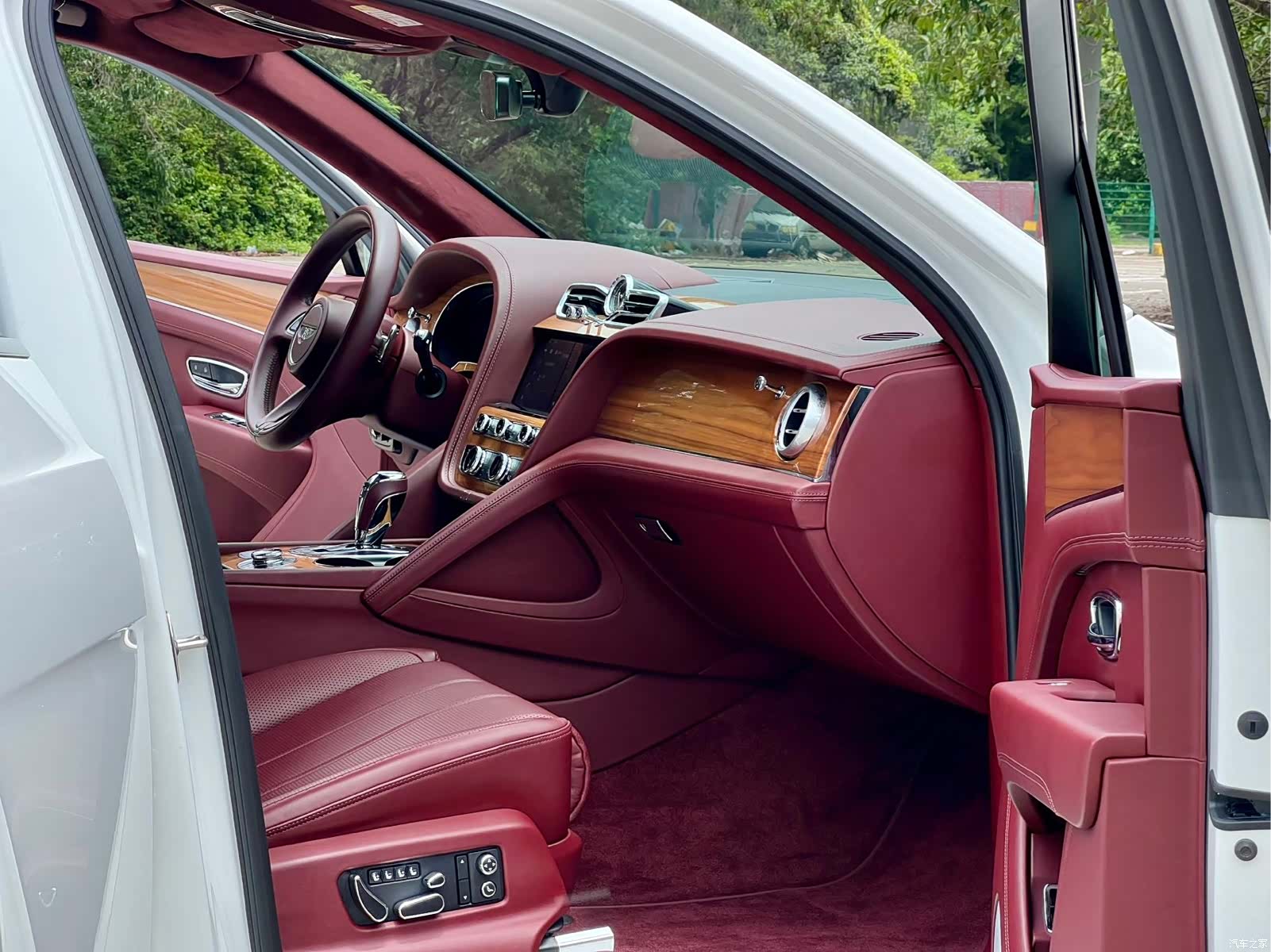 Bentley Bentayga, 2021 13